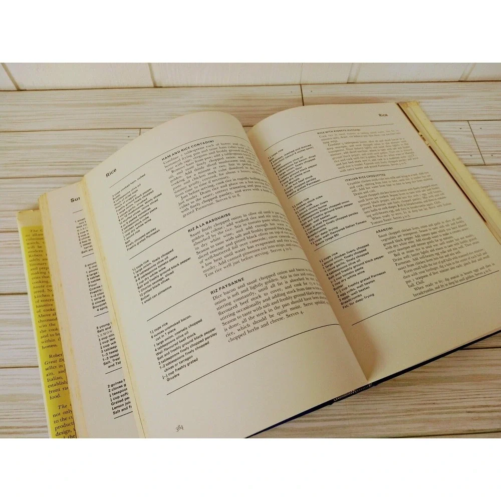 The‎ Connoisseur's Cookbook 1965 1st Edition HCDJ Robert Carrier Gourmet-Core